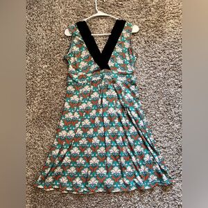 Vintage Elegant Patterned Dress with Black Accents